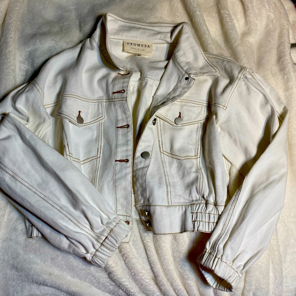 White cropped jean jacket. Brand Promesa. Never worn. Size medium